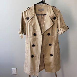 Shortsleeved trench coat